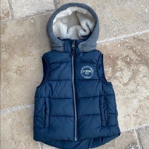 H&M boys hooded navy vest size 5-6Y